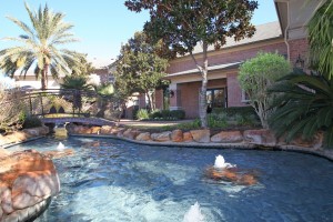 Apartment Rentals in West Houston, TX - Pool with Fountains and Bridge 