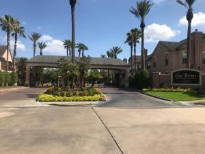 Apartment Rentals in West Houston, TX - Community Entrance and Sign