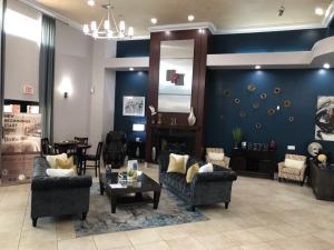 Apartments in West Houston, Texas - Clubhouse Seating Area