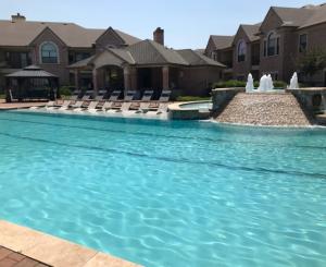 Apartments in West Houston, Texas - Pool with Fountains