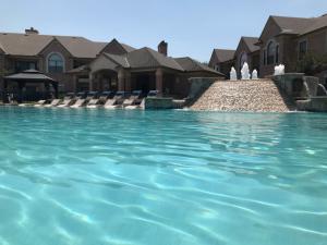 Apartments in West Houston, Texas - Swimming Pool with Fountains
