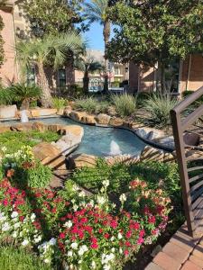 Apartments in West Houston, Texas - Flowers and Fountains