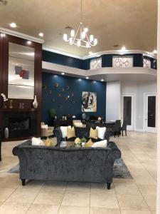 Apartments in West Houston, Texas - Leasing Office and Lounge Area