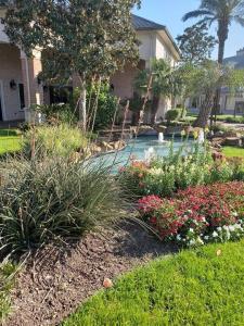 Apartments in West Houston, Texas - Lush Greenery and Fountains
